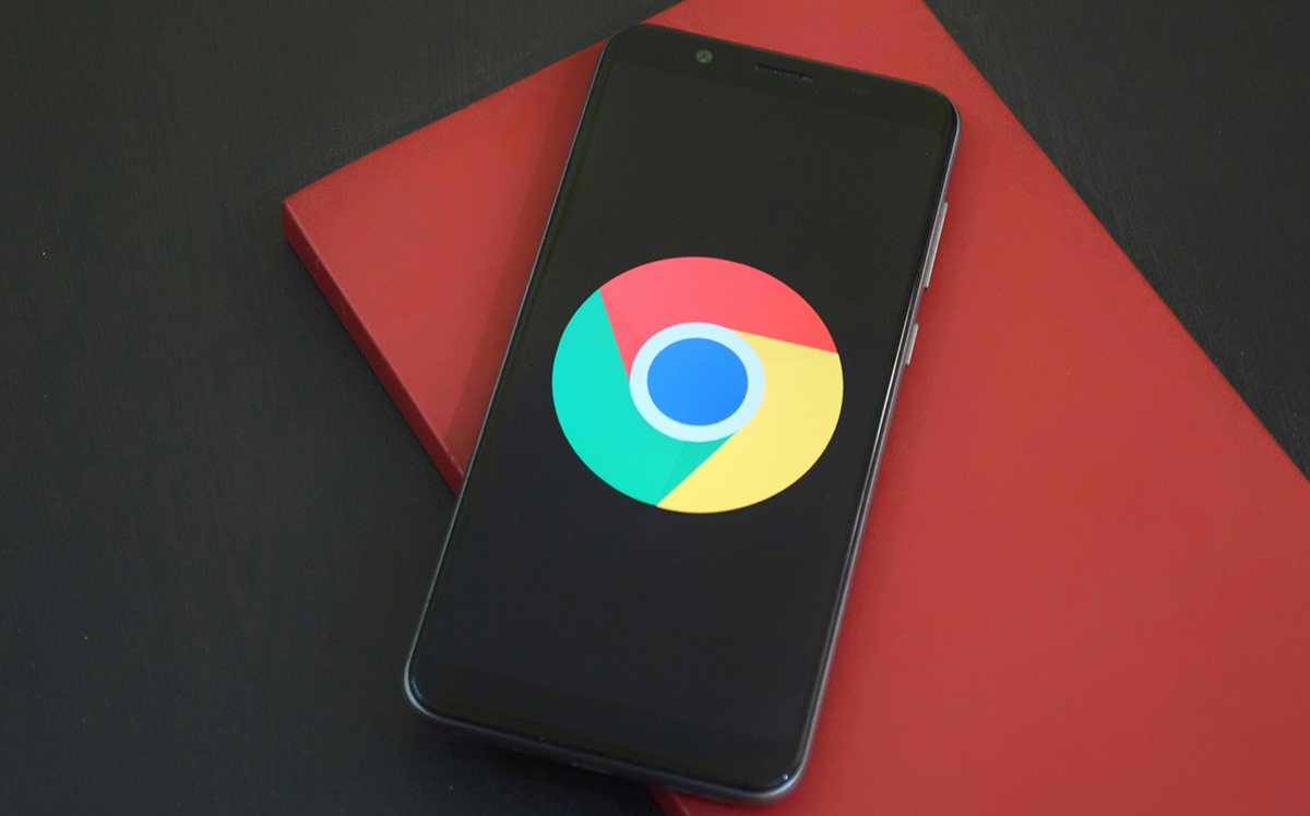 Critical Chrome Zero-Day CVE-2025-6554 Exploited — What It Is and How to Stay Safe